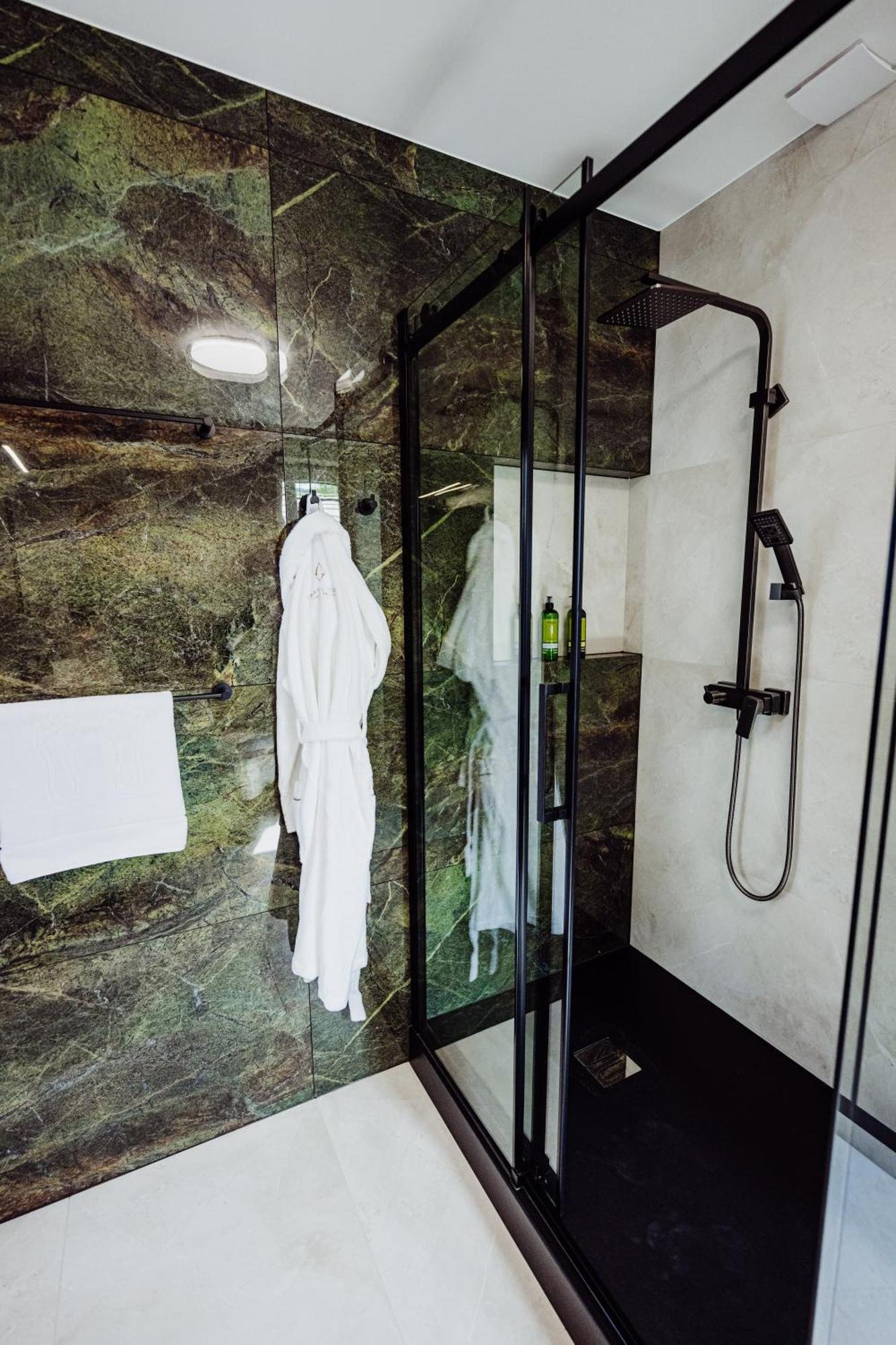 Cristalview Stay&Relax - Luksusowe Apartamenty- Zewnetrzne Jacuzzi- Przyjazne Dla Rodzin - Zwierzeta Akceptowane بودوغوجن المظهر الخارجي الصورة